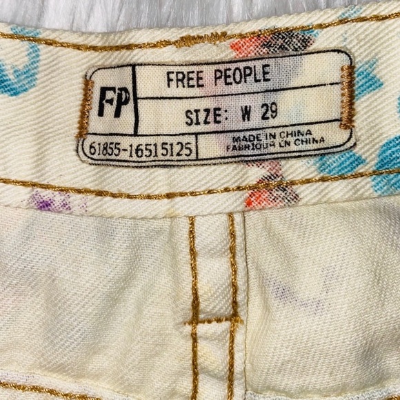 Free People floral distressed jeans shorts size 29 - Picture 4 of 4